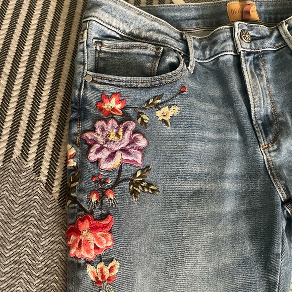 Driftwood Audrey Embroidered Jeans - Size 29 - Picture 4 of 10